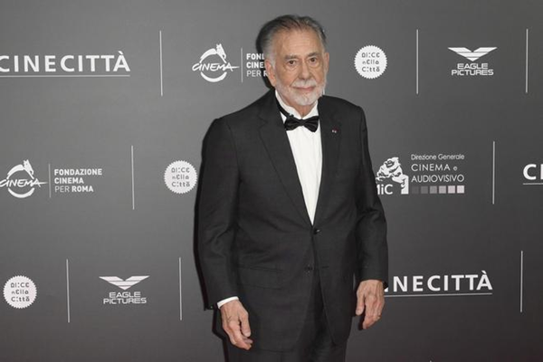Subastan un exclusivo reloj de Francis Ford Coppola por 10,8 millones de dólares