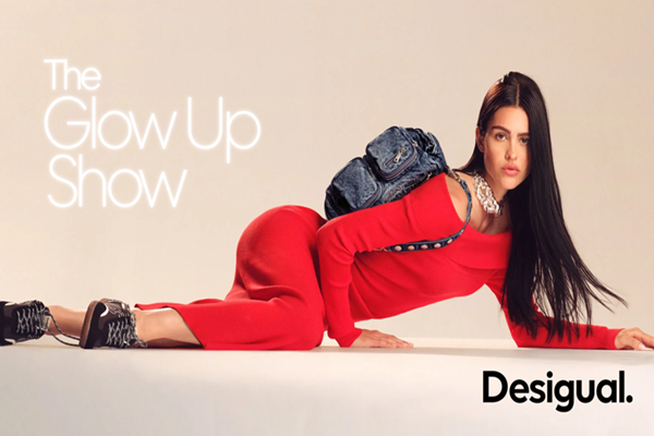 Luces, cámara y actitud: Amelia Gray protagoniza la colección OI25 de Desigual