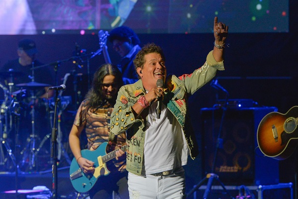 Carlos Vives homenajea al maestro del merengue Johnny Ventura en nuevo video