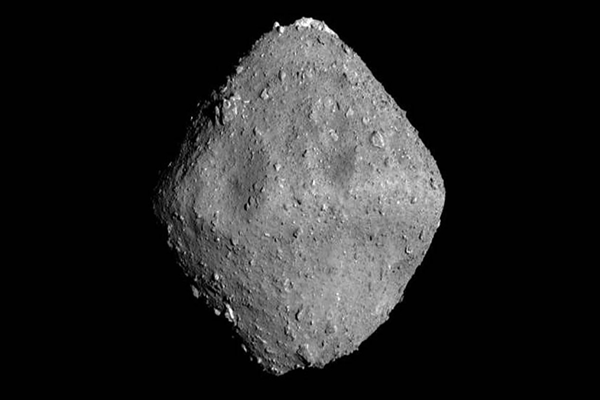 El asteroide Ryugu contiene las cinco nucleobases presenentes en el ADN y el ARN