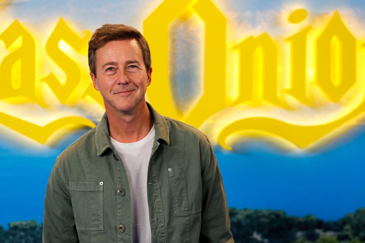 Edward Norton descubre su parentesco con Pocahontas de la vida real