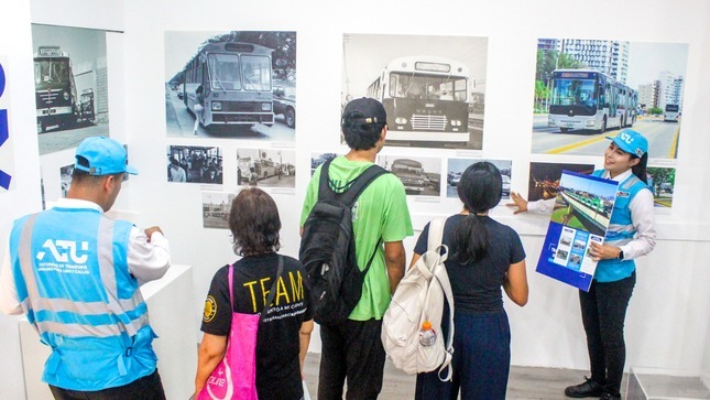 Exposición fotográfica sobre la historia del transporte atrae casi 500 visitantes en su primera semana