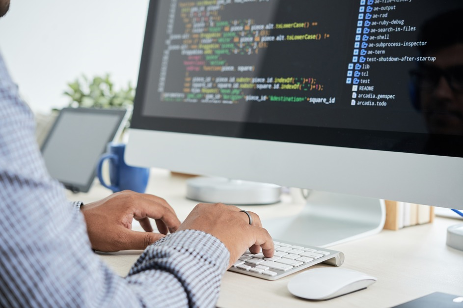 ¿Quieres aprender programación? Lanzan 20 becas para participar en Bootcamps gratuitos y comenzar una carrera en TI