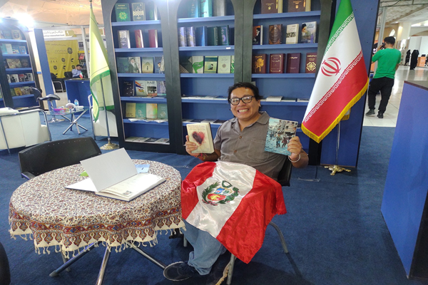 Escritor Peruano conquista Teherán: el único peruano en la mayor feria del libro de Medio Oriente emociona con historias de amor y resistencia