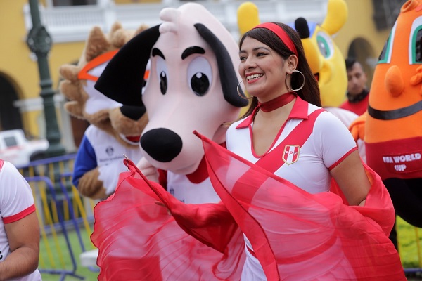 ¡Mascotas mundialistas llenan de fiesta el Centro Histórico como apoyo  a la Selección!