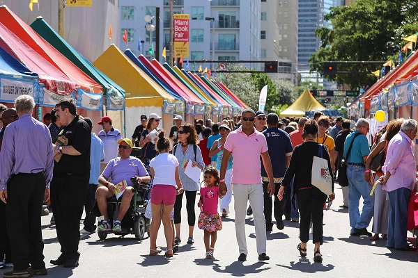 La Feria del Libro de Miami, la más antigua de EEUU, abre con 500 autores y enfoque latino