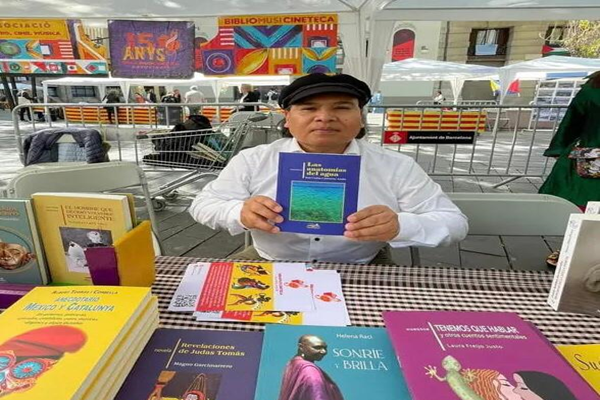 Escritor peruano José Carlos Contreras Azaña deslumbró en Sant Jordi y continúa su gira en Málaga