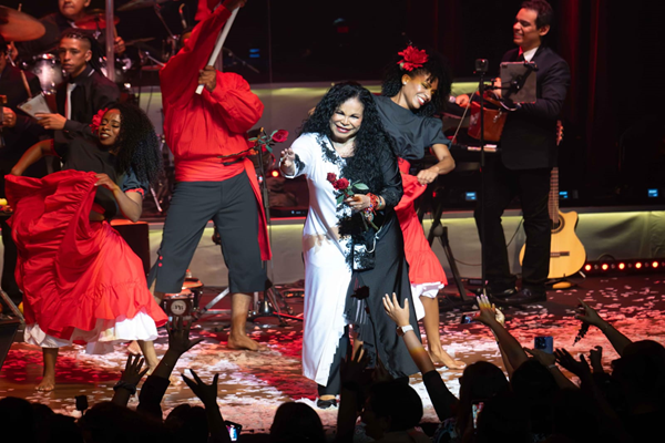 Eva Ayllón celebra 55 años de trayectoria artística con gira nacional