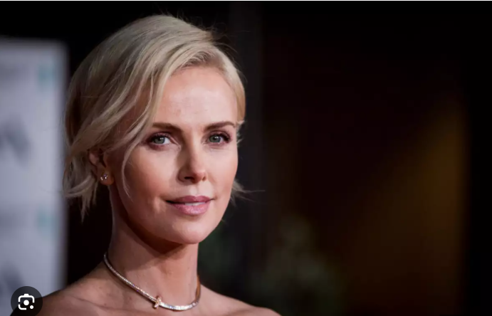 Charlize Theron cumple 50 años: medio siglo de carácter y reinvención en Hollywood