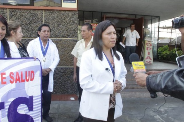 Médicos de Lima se reúnen con la Presidenta de la ANMMS