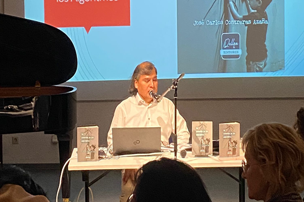 Libros polémicos del escritor peruano José Carlos Contreras fueron presentados en Barcelona