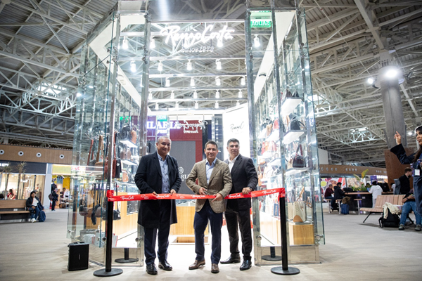 Renzo Costa abre su nueva tienda en el Aeropuerto Internacional Jorge Chávez